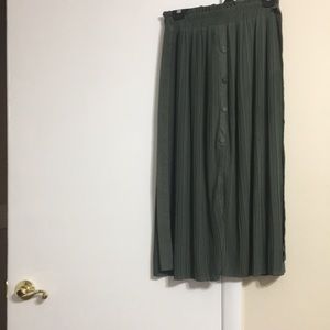 Green soft pleated skirt